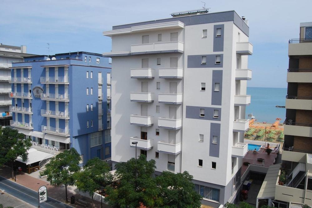 Hotel Embassy Pesaro Exterior photo