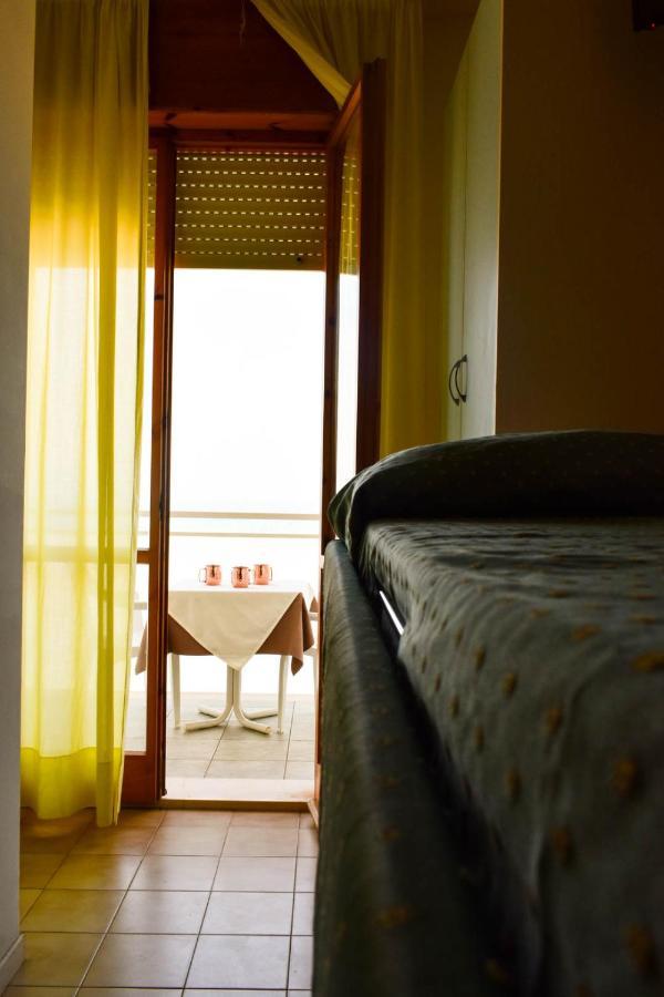 Hotel Embassy Pesaro Exterior photo