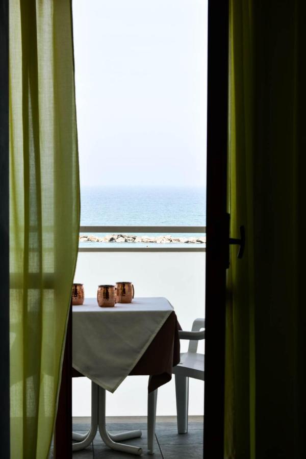 Hotel Embassy Pesaro Exterior photo