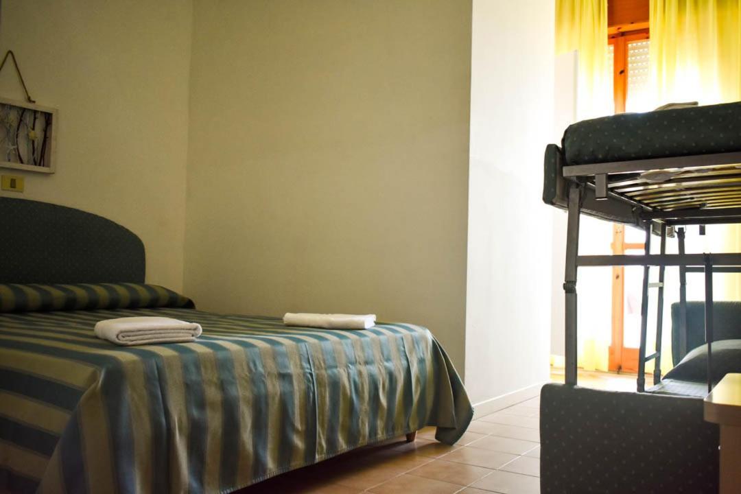 Hotel Embassy Pesaro Exterior photo