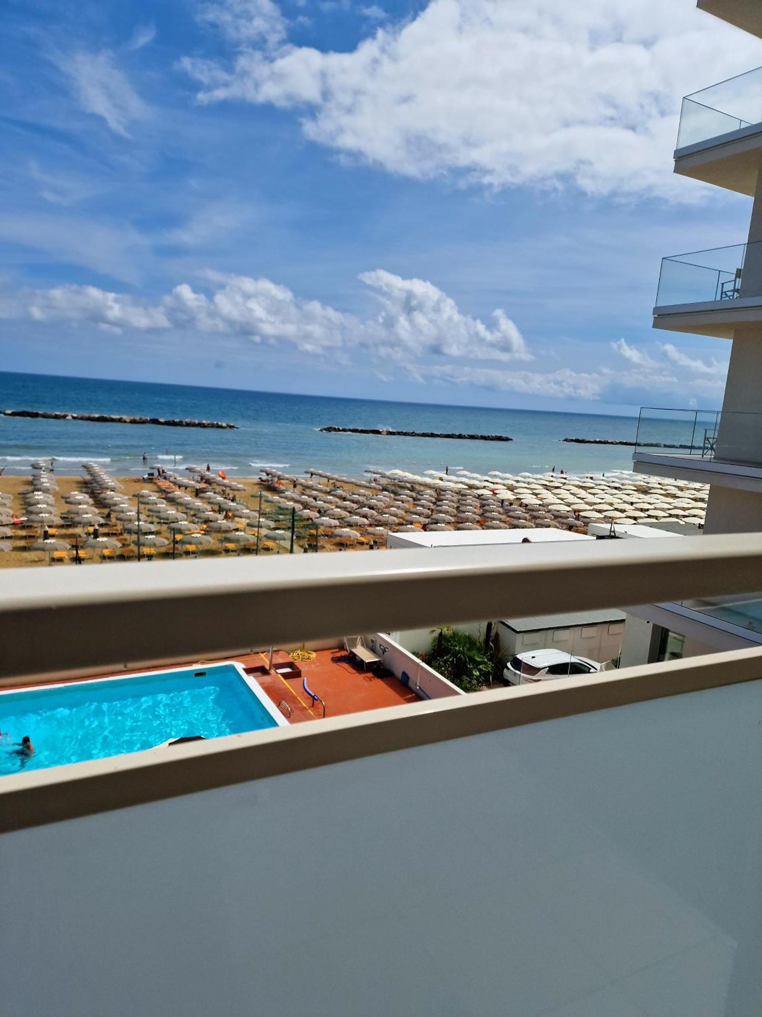 Hotel Embassy Pesaro Exterior photo