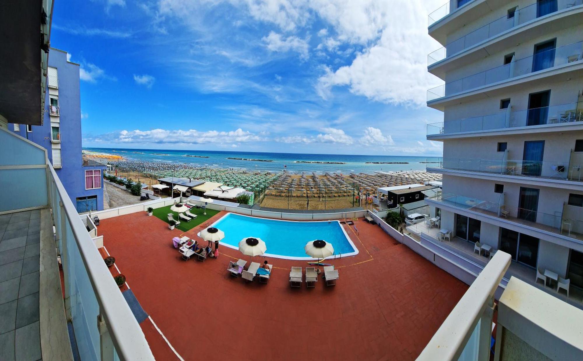 Hotel Embassy Pesaro Exterior photo