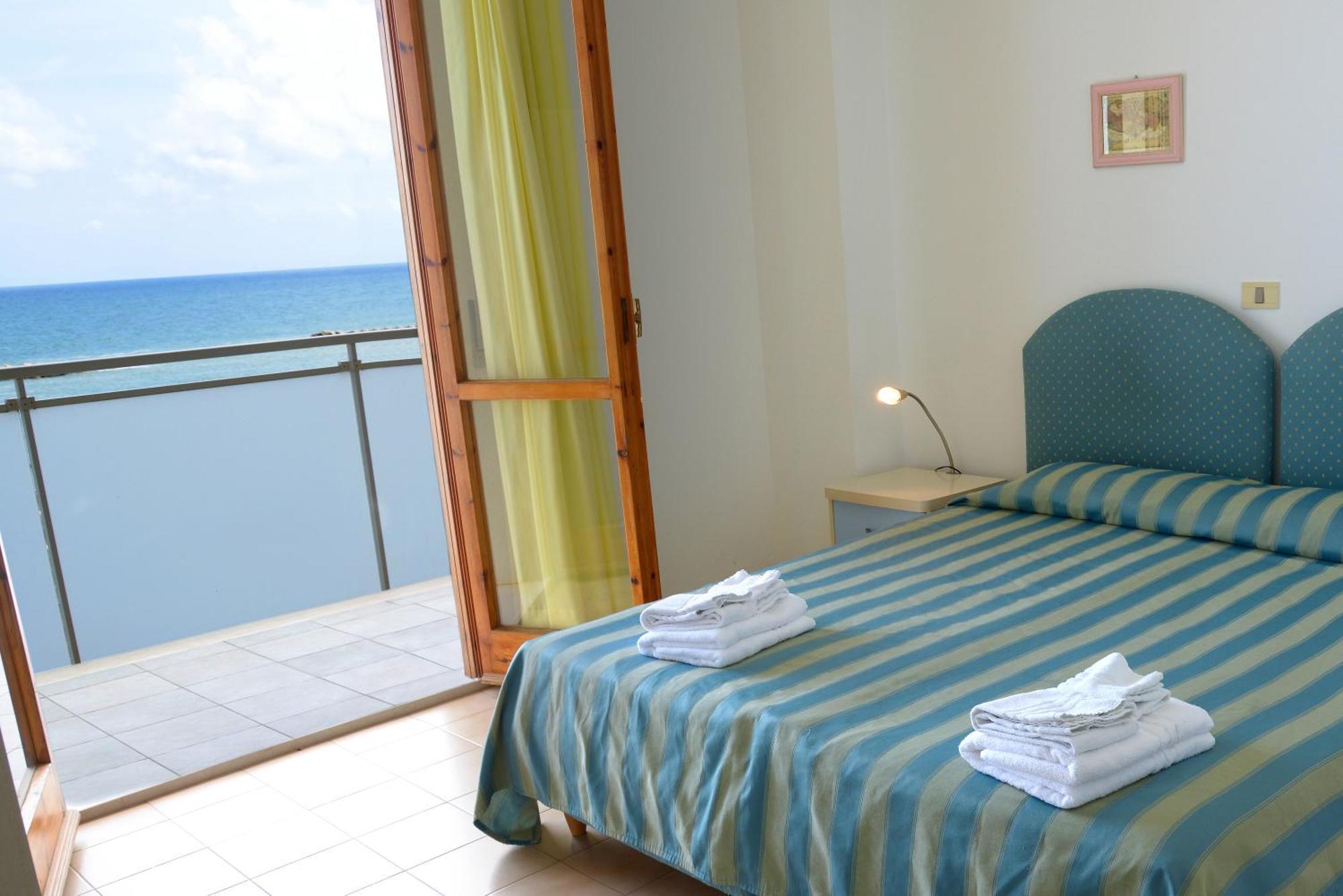 Hotel Embassy Pesaro Exterior photo