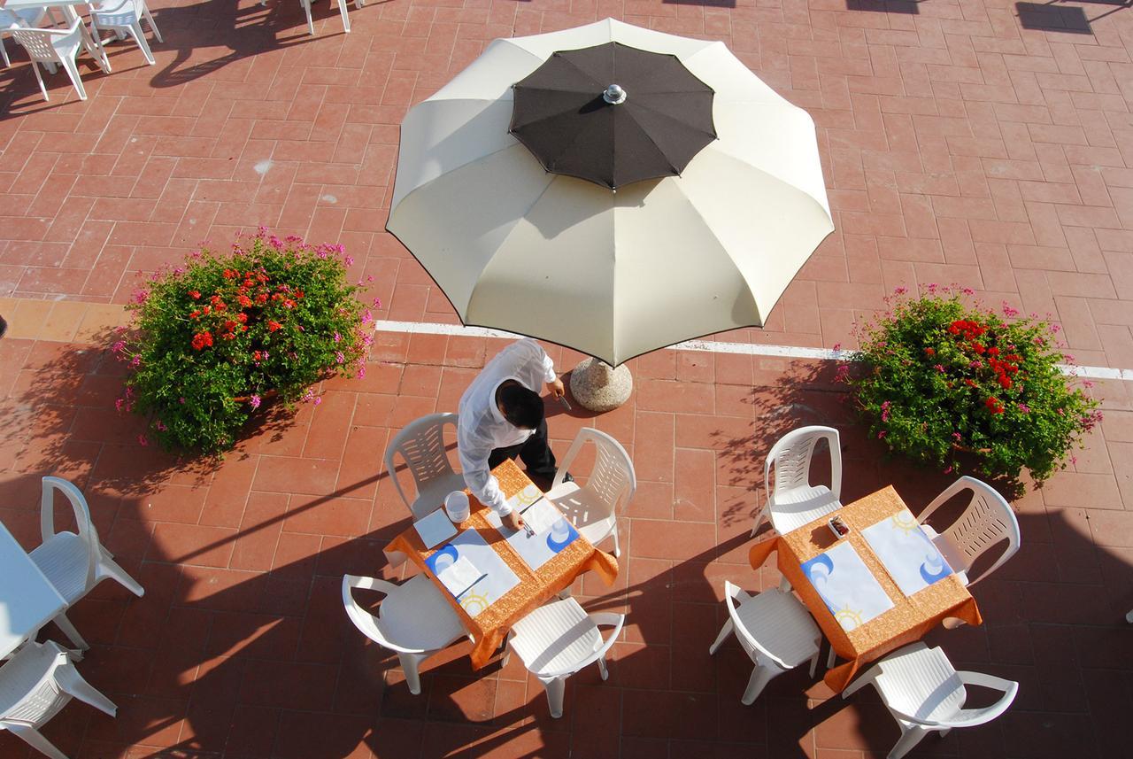 Hotel Embassy Pesaro Exterior photo