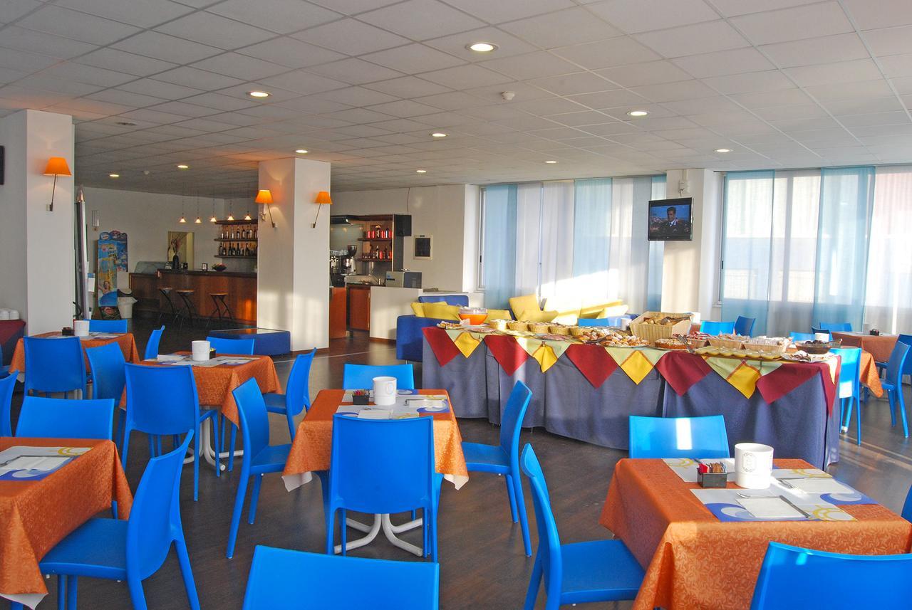 Hotel Embassy Pesaro Exterior photo